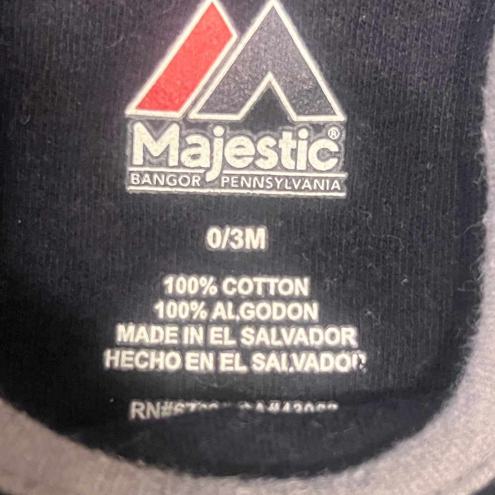 5 New York Yankees Baby Onesies & 1 Shirt w/diaper cover (6total) - Picture 8 of 8